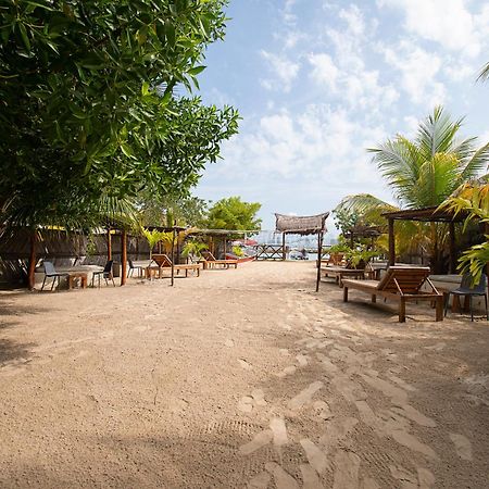 Amalife Beach Club & Hotel Тьерра-Бомба Экстерьер фото