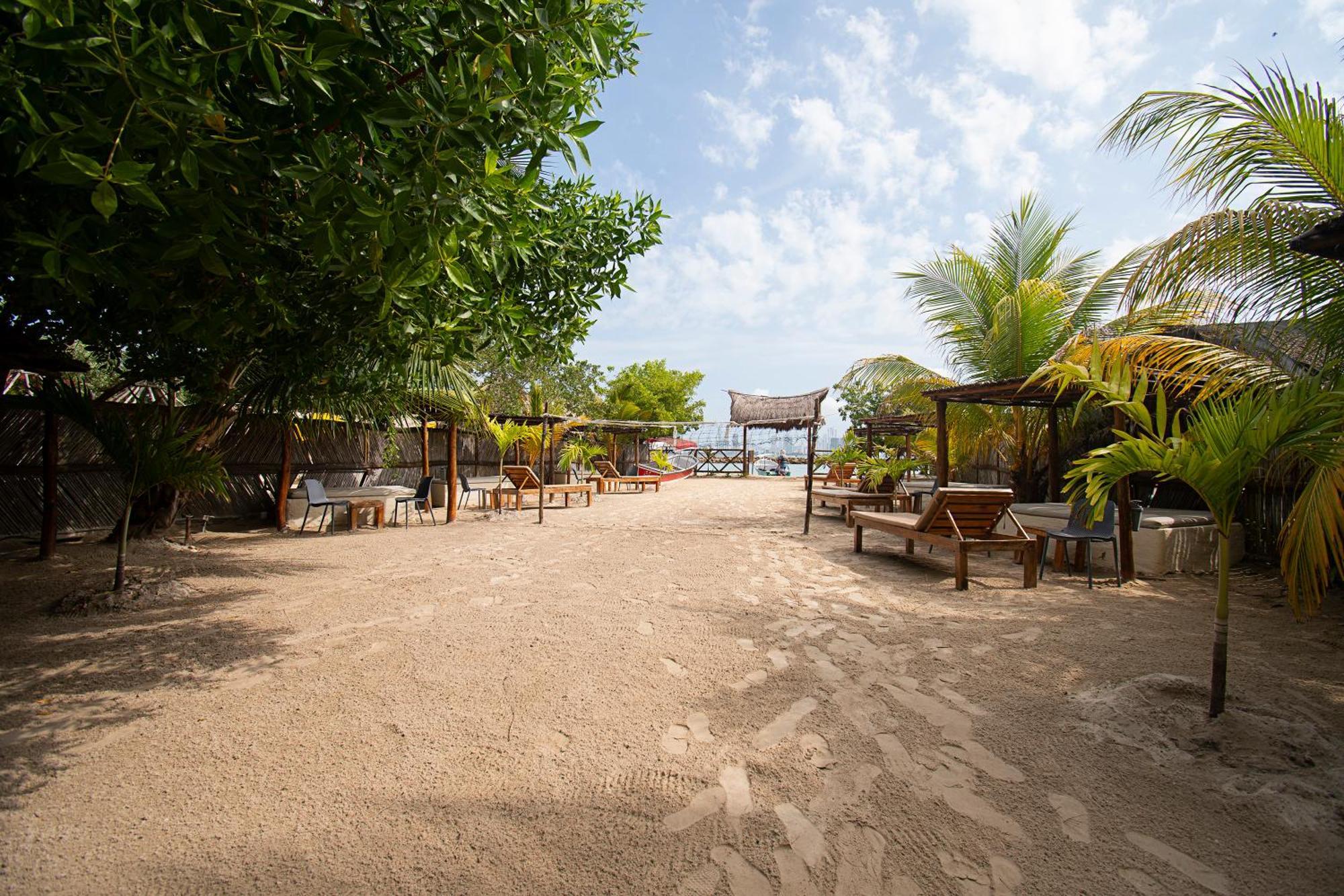 Amalife Beach Club & Hotel Тьерра-Бомба Экстерьер фото